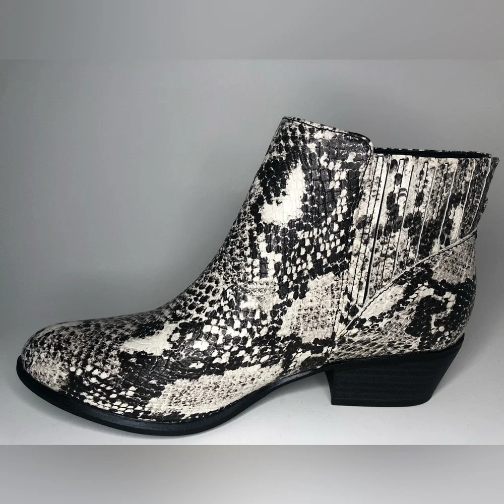 Union Bay Faux Snake Print Almond Toe Black and White Slip On Boot Size 6M NWT